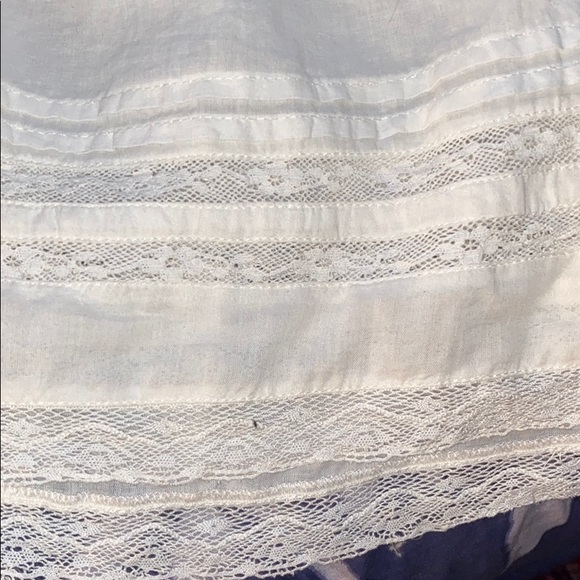 URBAN OUTFITTER LACE CROP TOP - Picture 2 of 3